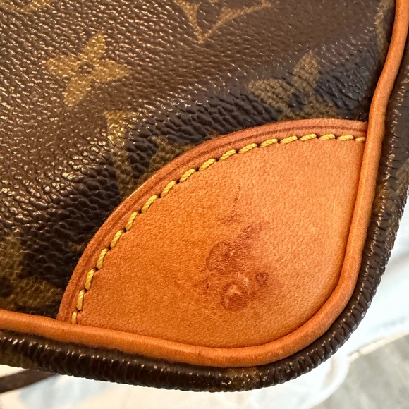 Louis Vuitton Monogram Messenger Bag in Brown and Tan - Picture 4 of 11